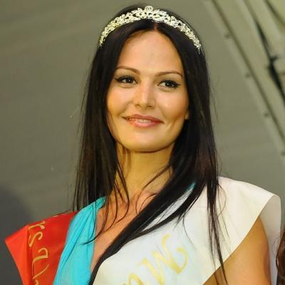 огромным отрывом